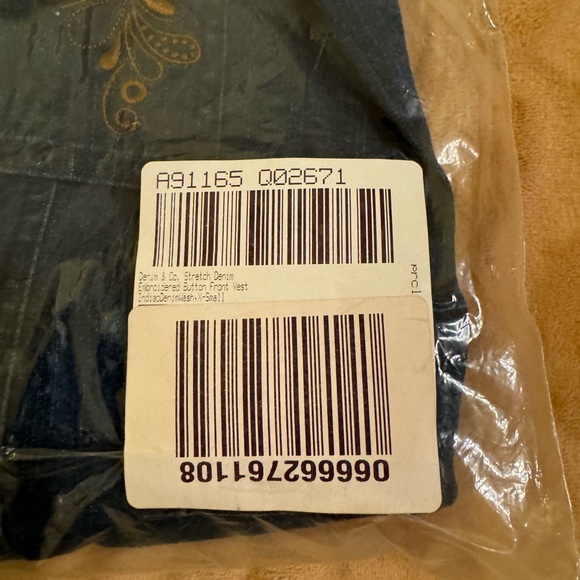 Denim & Co. Stretch Denim Embroidered
Button Front Vest XS - Picture 9 of 14